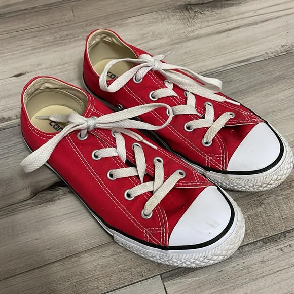 Very gently worn Converse All Star Low Tops in Red - Kids Size 3 - Picture 2 of 11
